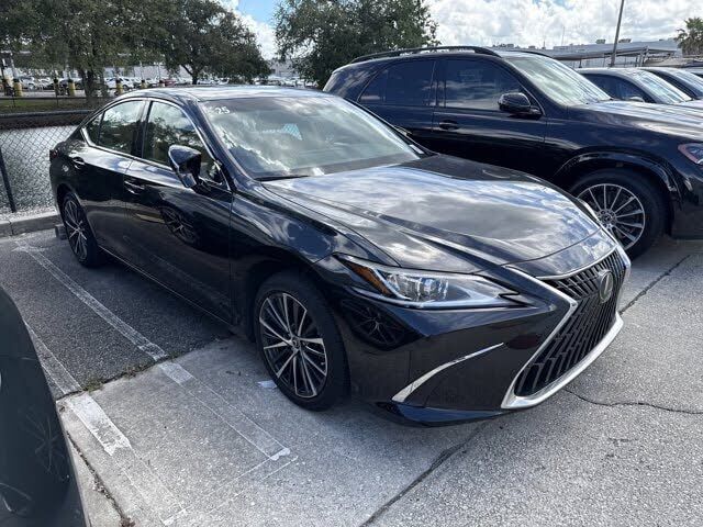 2025 LEXUS ES