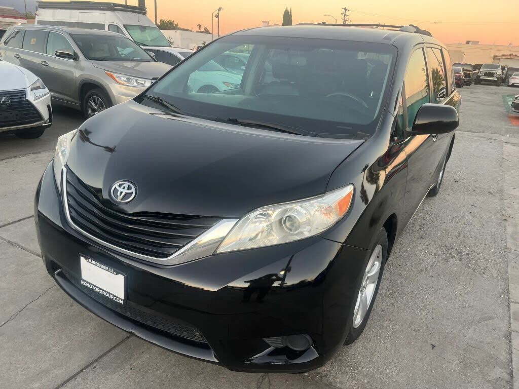 2016 TOYOTA Sienna
