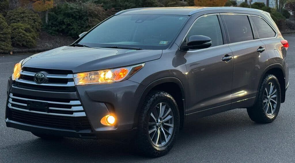 2017 TOYOTA Highlander