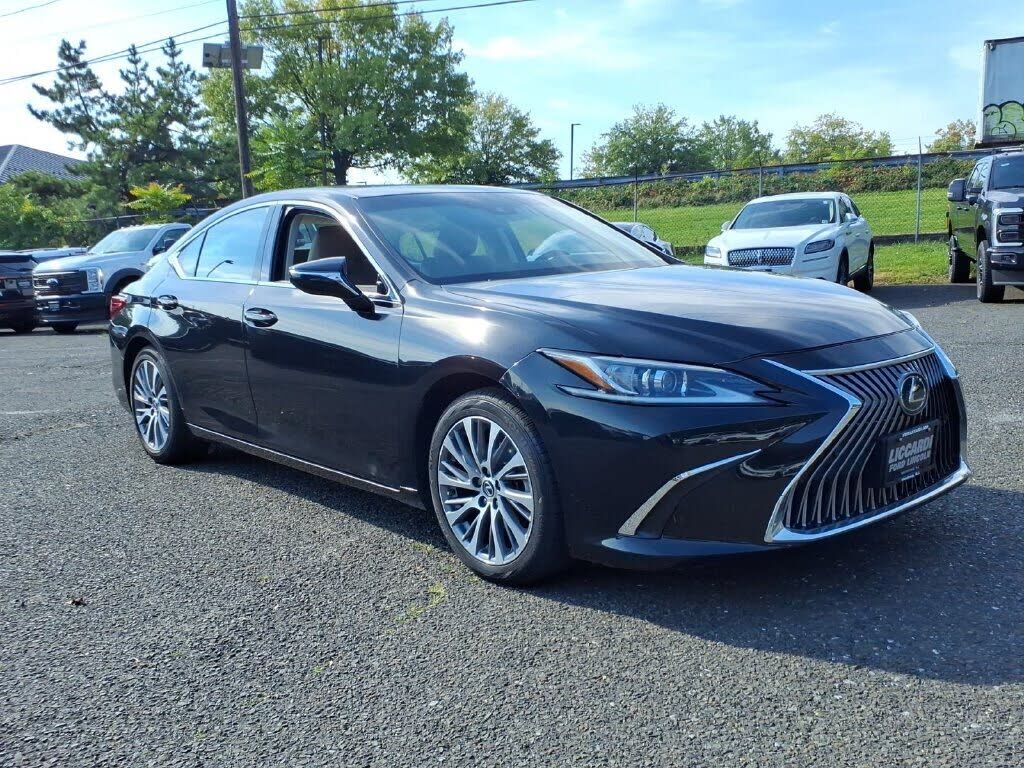 2019 LEXUS ES