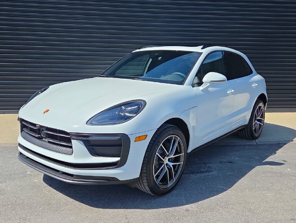 2026 PORSCHE Macan