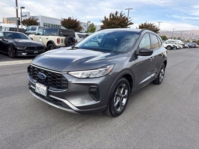 2024 FORD Escape