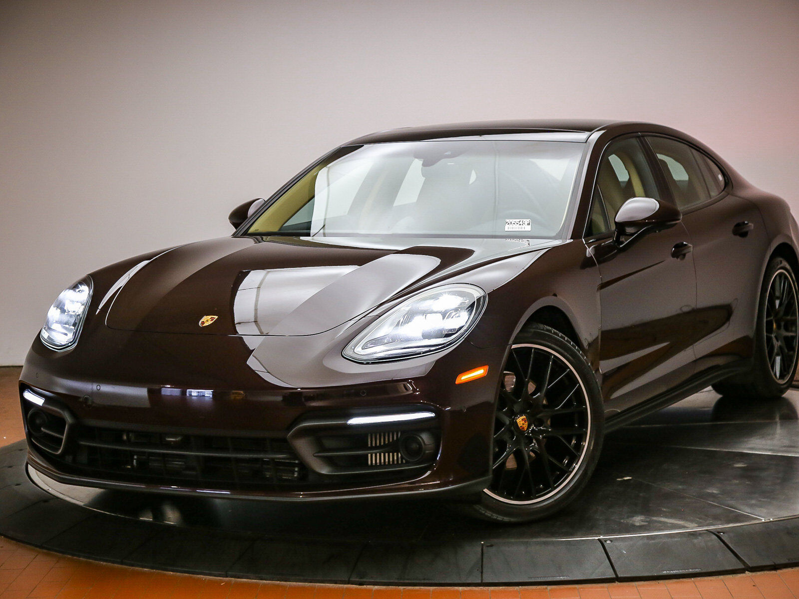 2023 PORSCHE Panamera