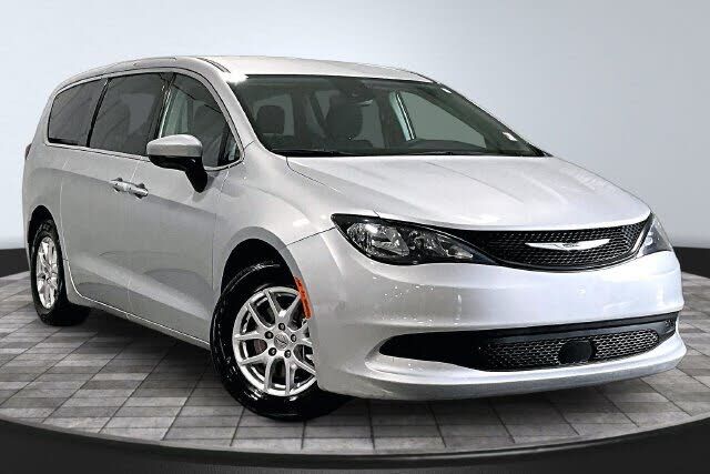 2023 CHRYSLER Voyager