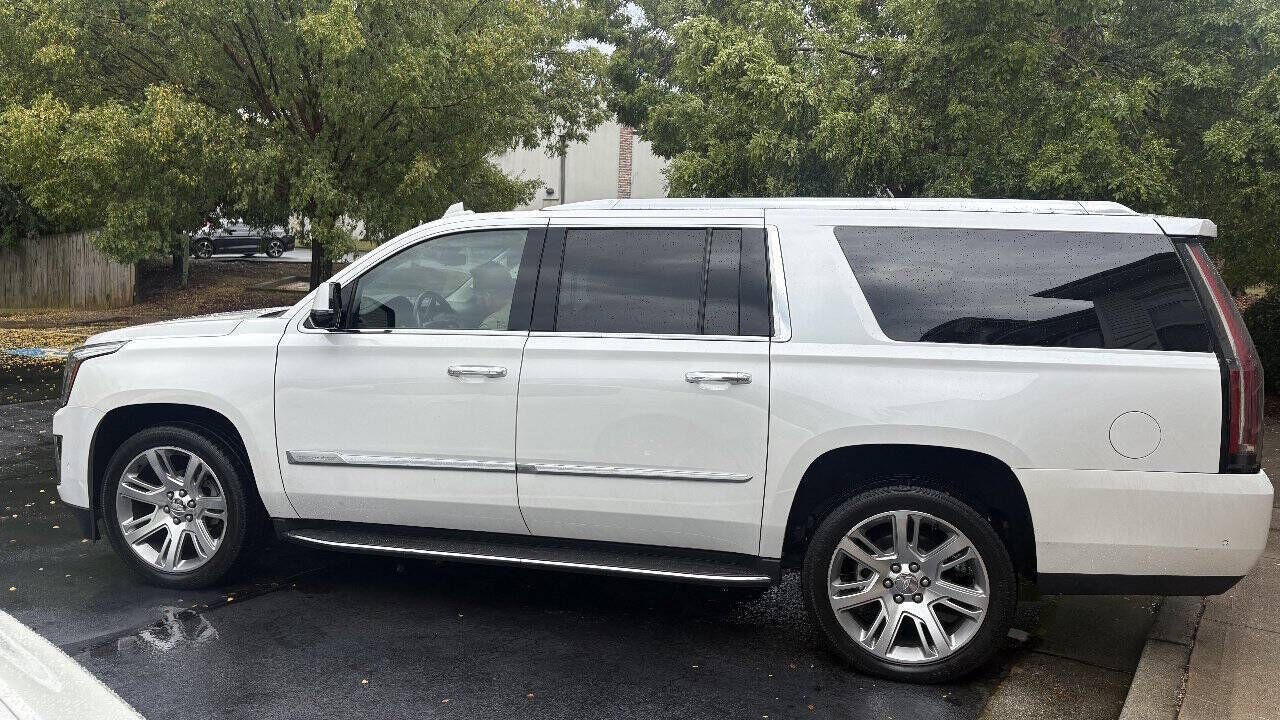 2017 CADILLAC Escalade ESV