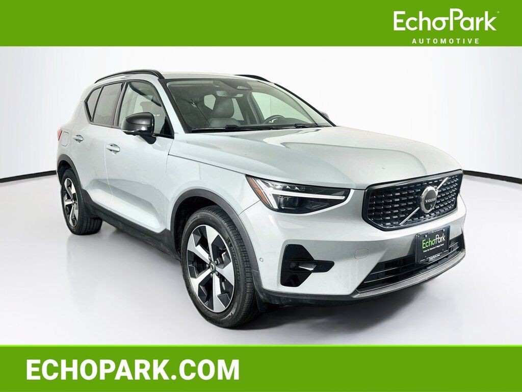 2026 VOLVO XC40