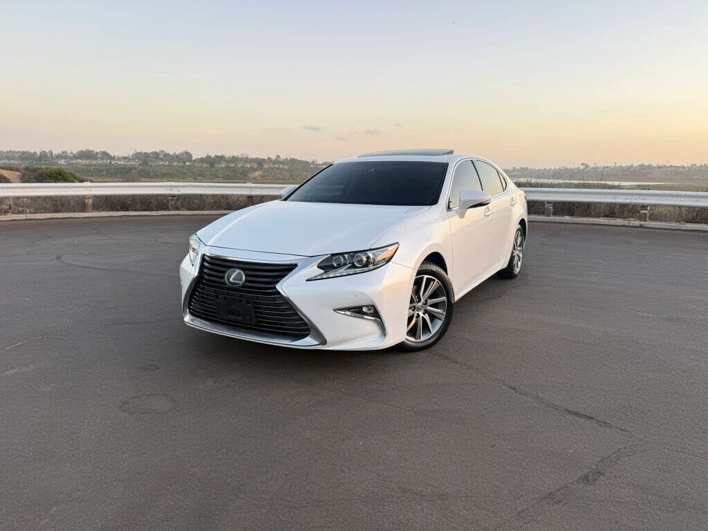 2016 LEXUS ES