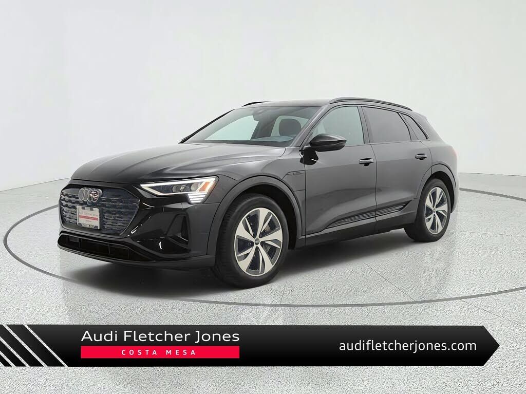 2024 AUDI Q8