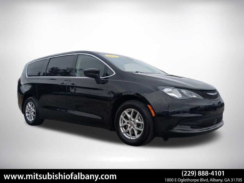 2023 CHRYSLER Voyager