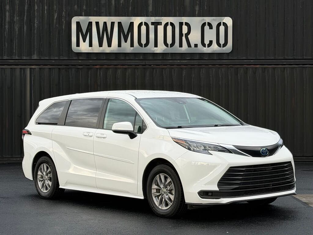 2025 TOYOTA Sienna
