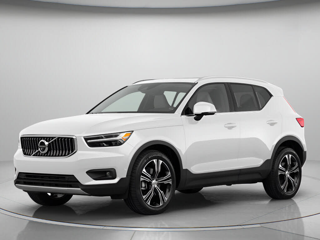 2020 VOLVO XC40