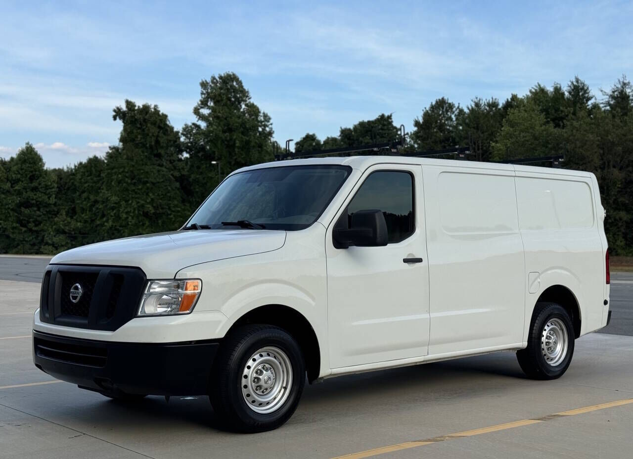 2017 NISSAN NV