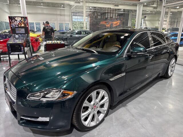 2017 JAGUAR XJ