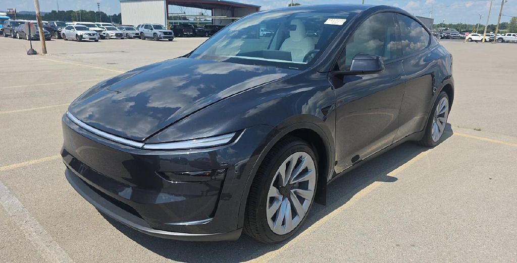 2026 TESLA Model Y