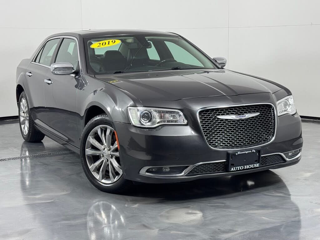 2019 CHRYSLER 300