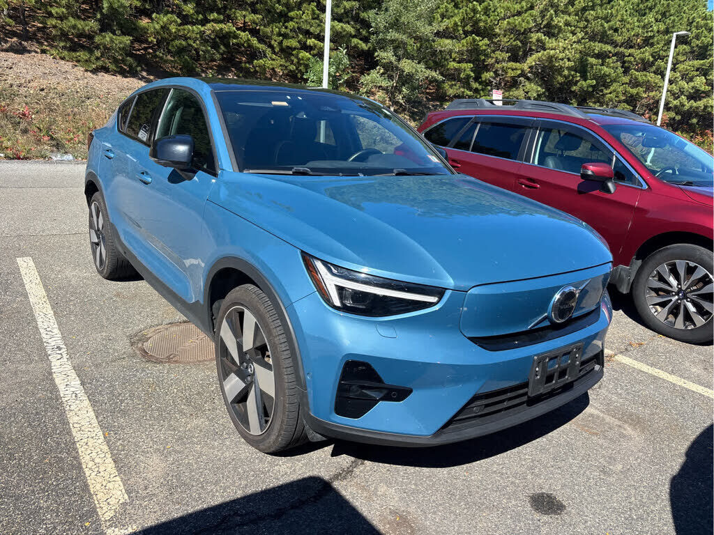 2023 VOLVO C40