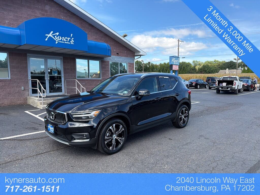 2022 VOLVO XC40