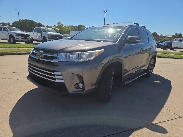 2017 TOYOTA Highlander