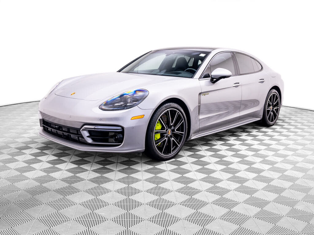 2022 PORSCHE Panamera