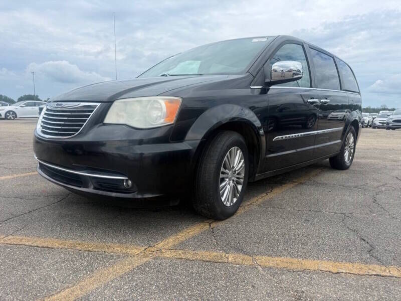 2013 CHRYSLER Town and Country