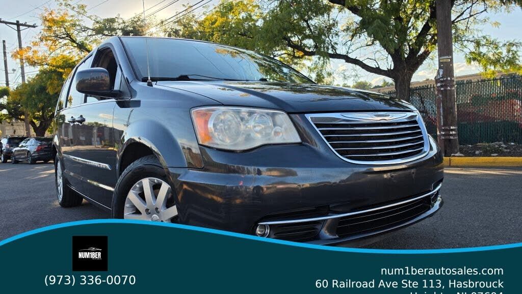 2014 CHRYSLER Town and Country