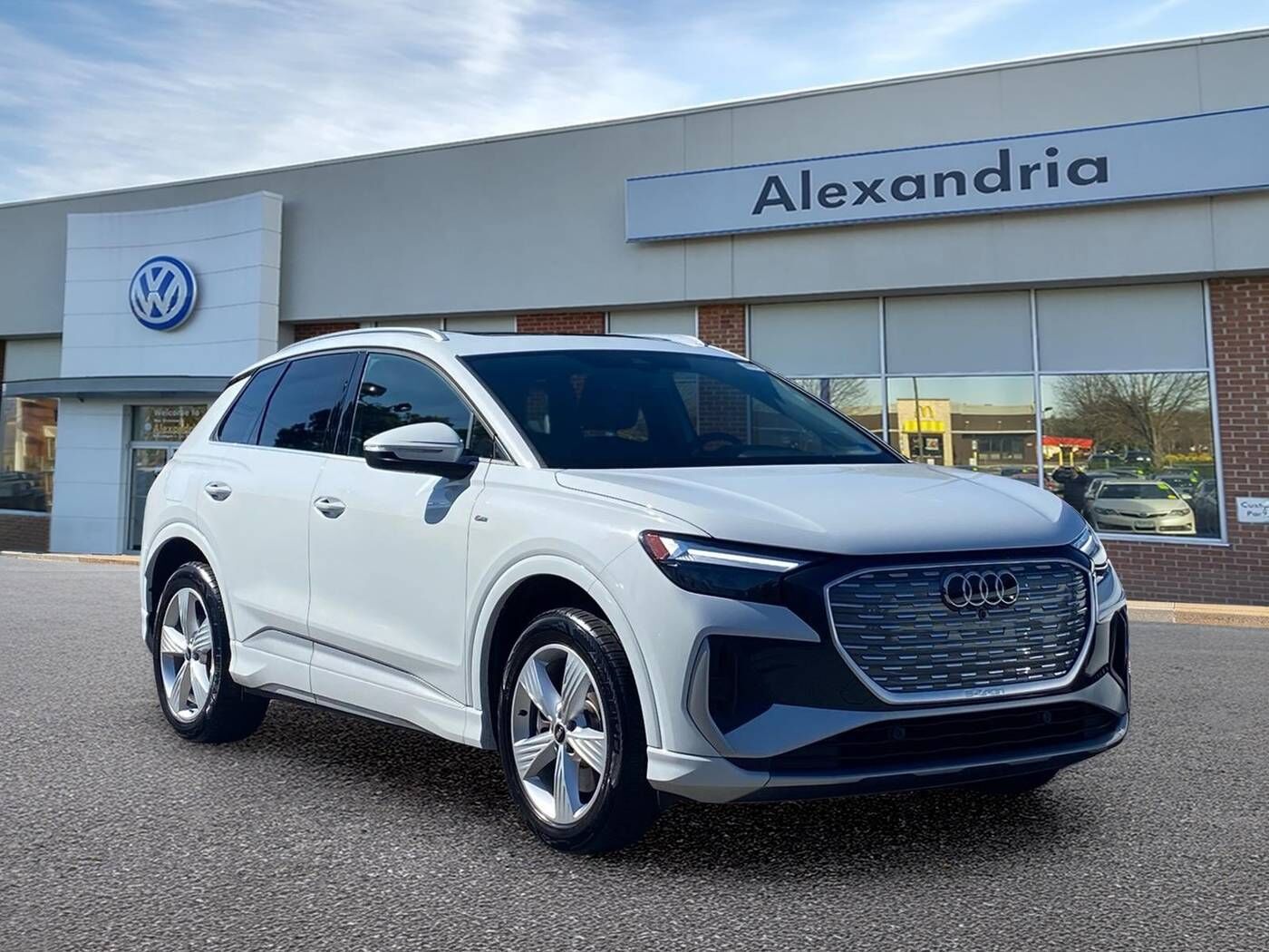 2023 AUDI Q4
