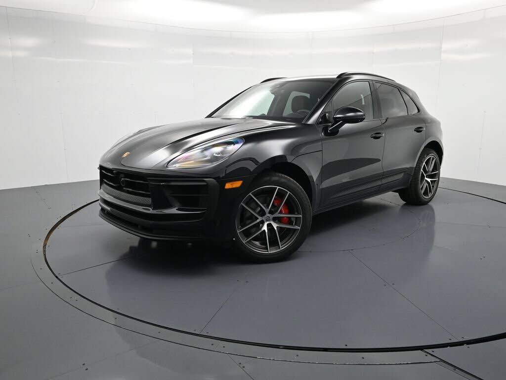 2026 PORSCHE Macan