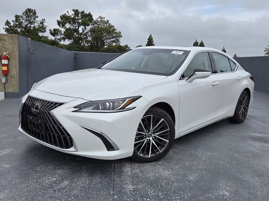 2025 LEXUS ES