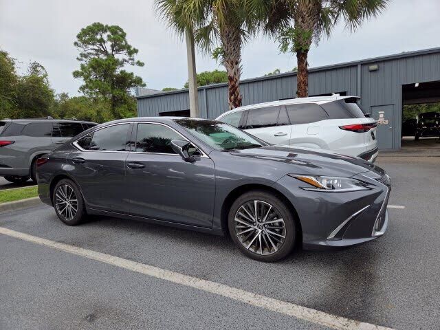 2025 LEXUS ES