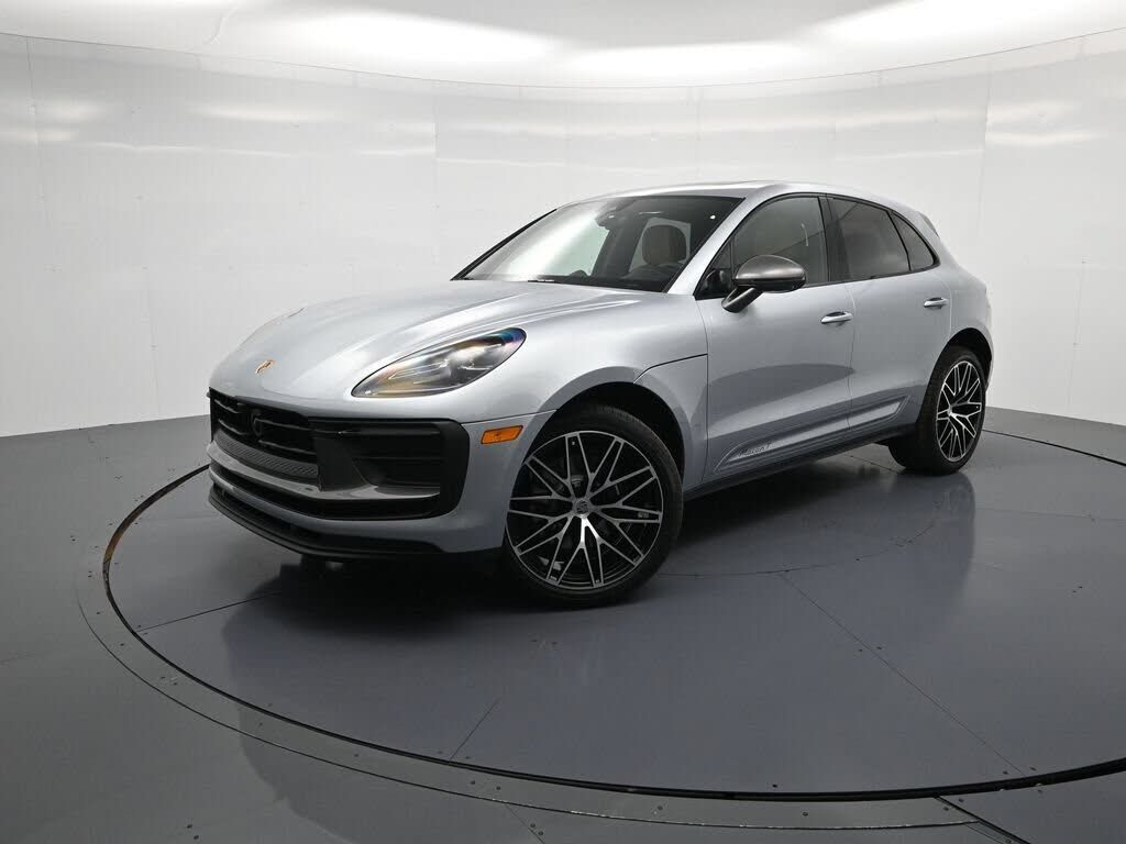 2026 PORSCHE Macan
