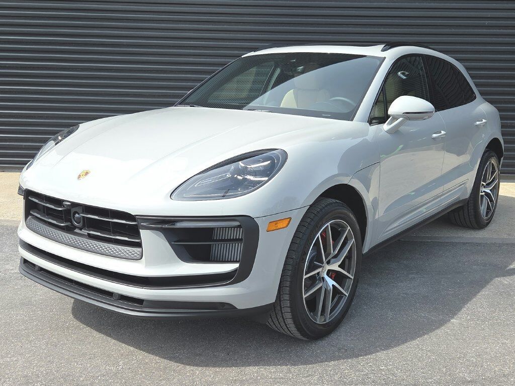 2026 PORSCHE Macan