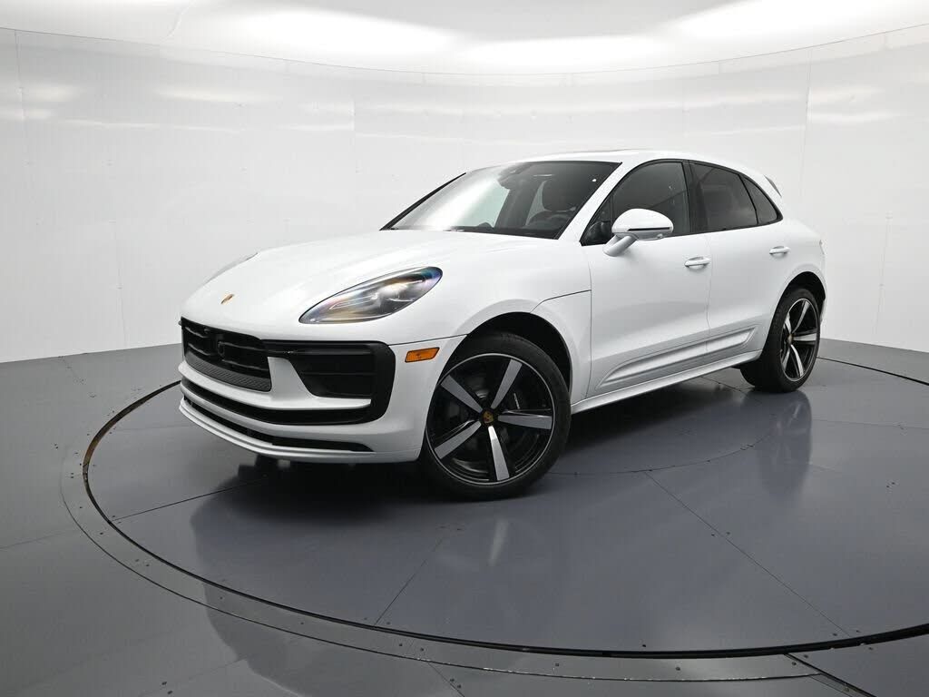 2026 PORSCHE Macan
