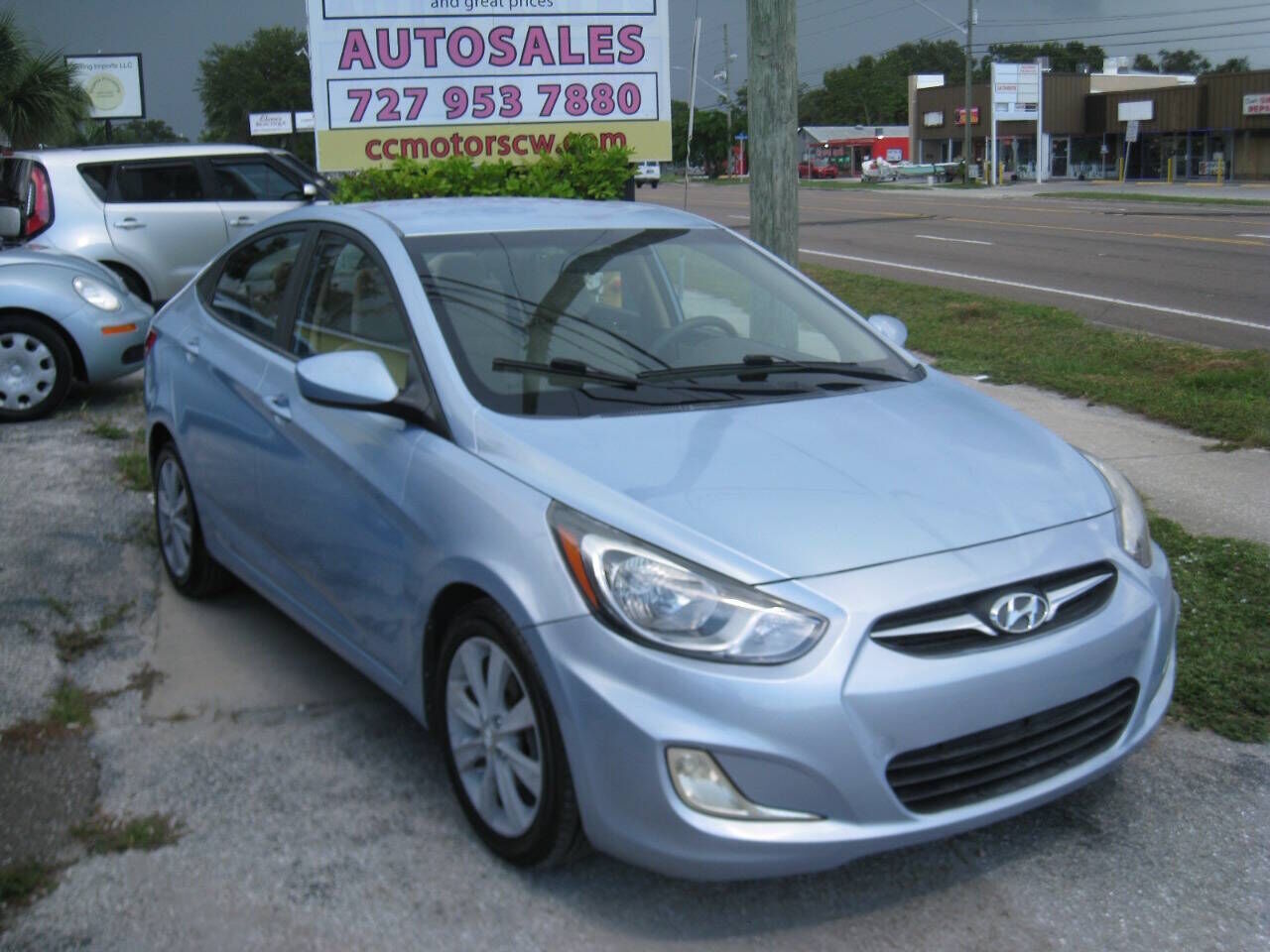 2012 HYUNDAI Accent
