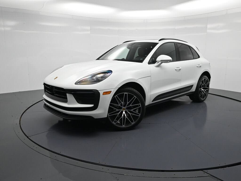 2026 PORSCHE Macan
