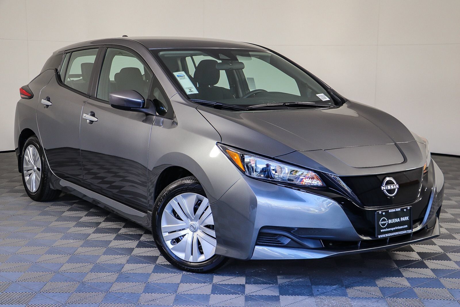 2025 NISSAN Leaf