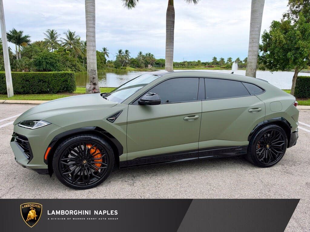 2025 LAMBORGHINI URUS