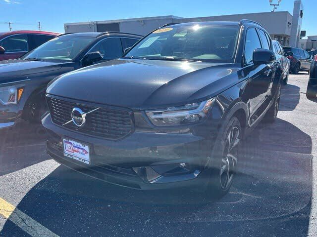 2021 VOLVO XC40