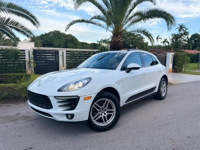 2018 PORSCHE Macan
