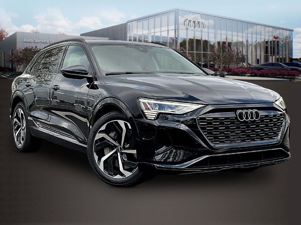 2024 AUDI Q8