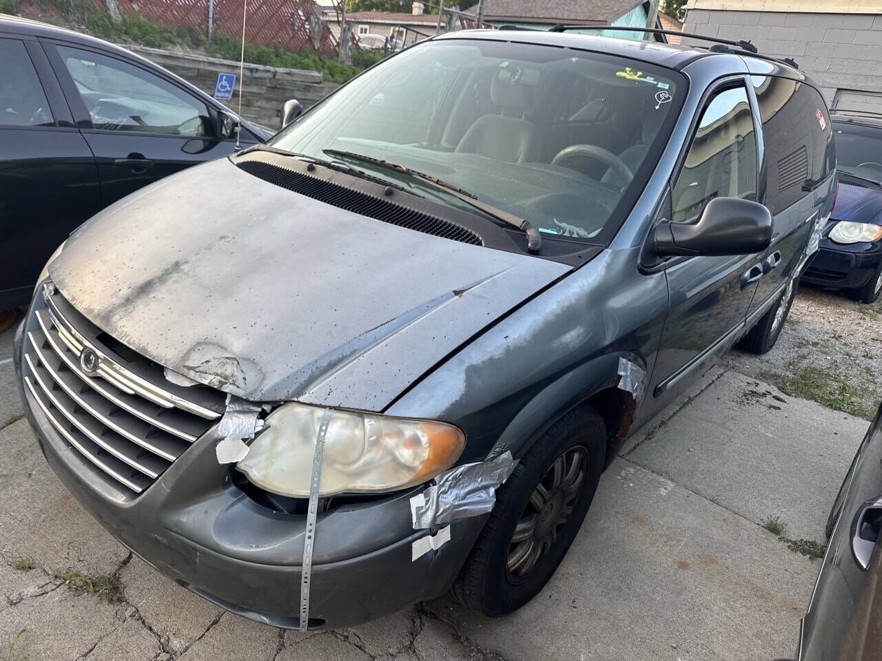 2005 CHRYSLER Town and Country