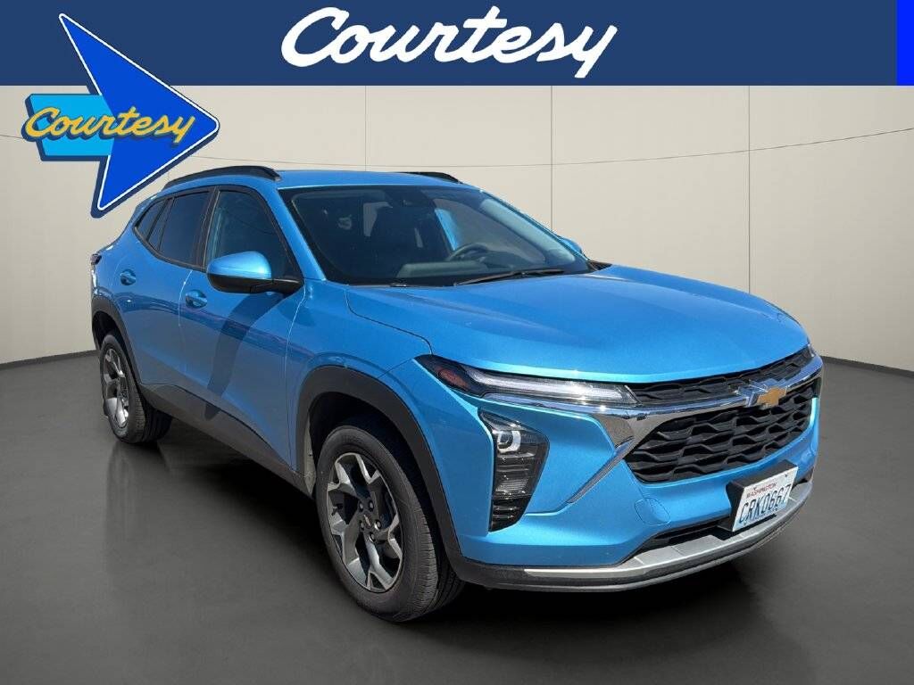 2025 CHEVROLET Trax