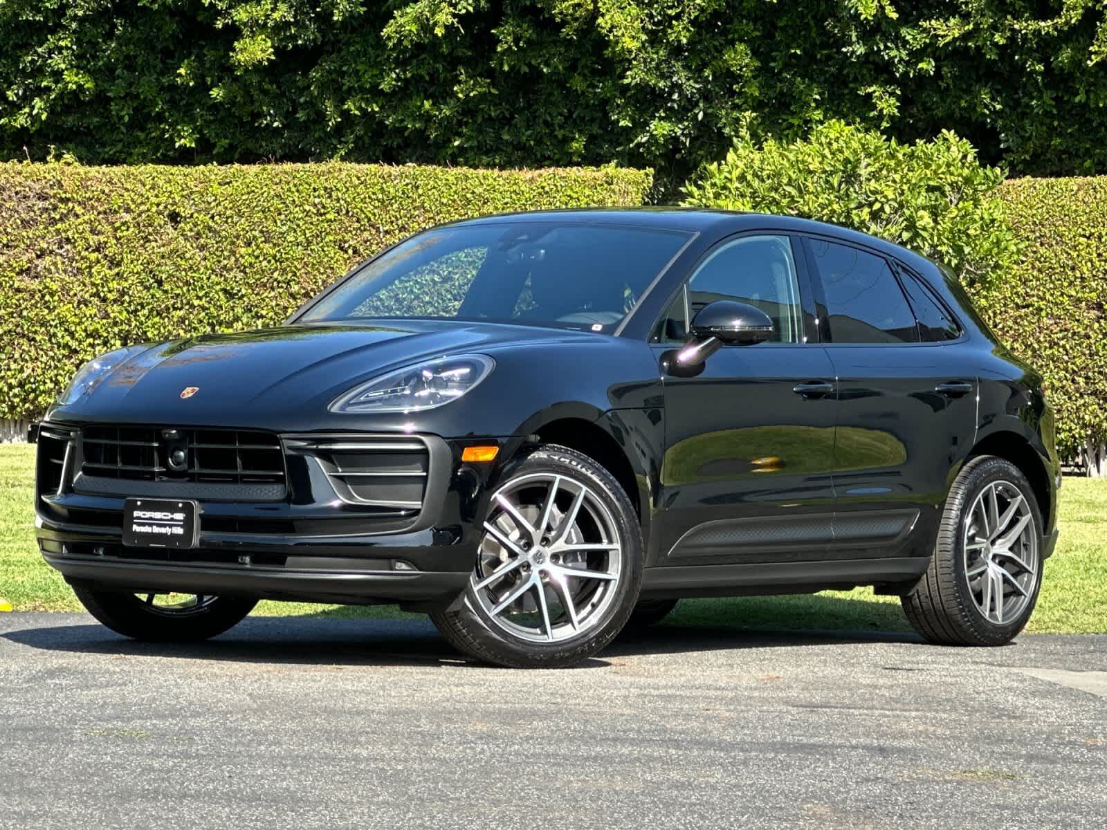 2025 PORSCHE Macan