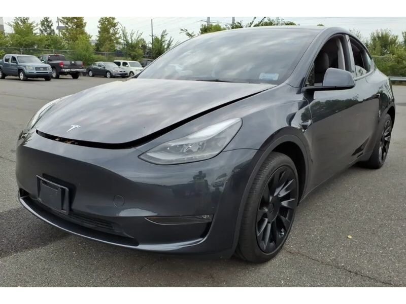 2024 TESLA Model Y