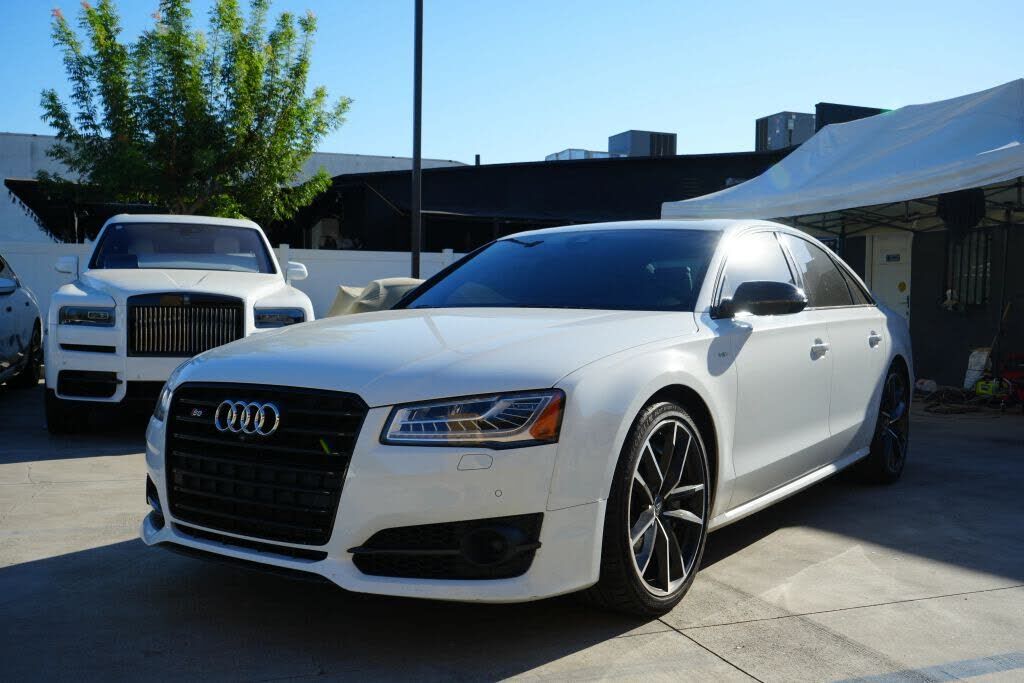 2017 AUDI S8