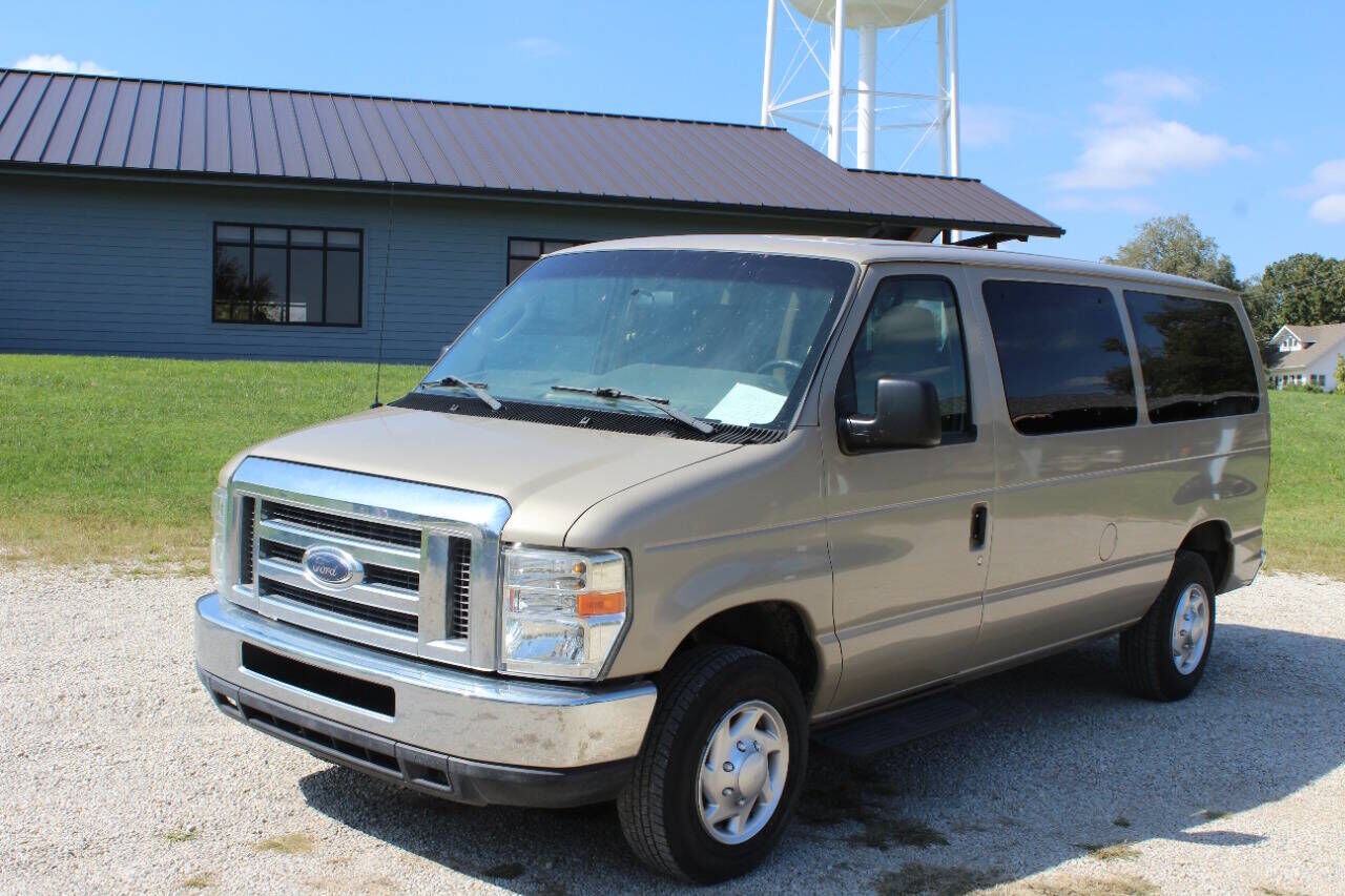 2011 FORD E-350
