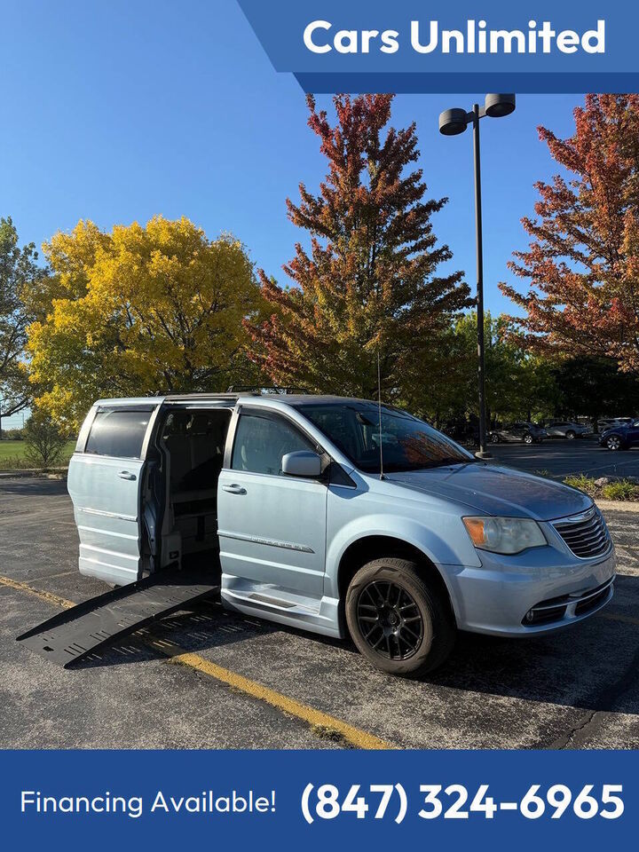 2013 CHRYSLER Town and Country