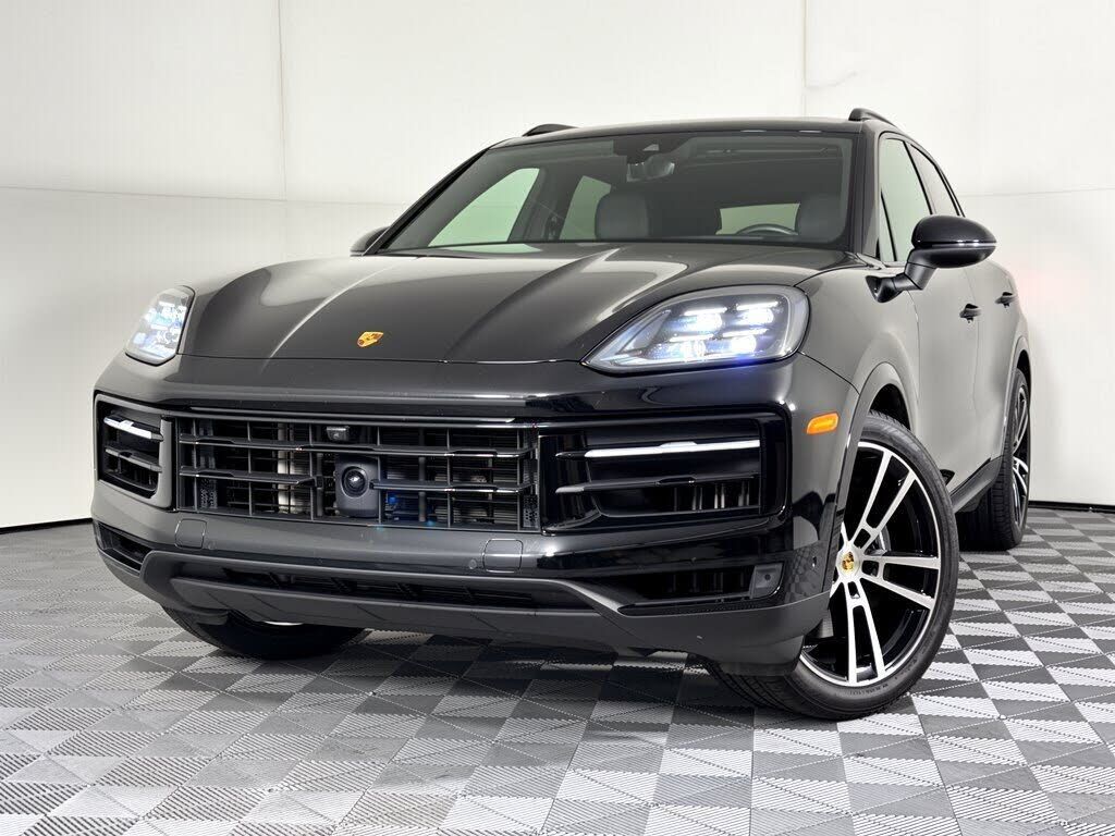 2024 PORSCHE Cayenne