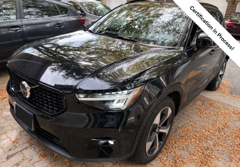 2023 VOLVO XC40