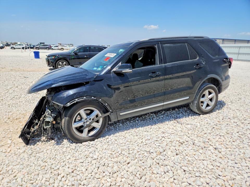 2018 FORD Explorer
