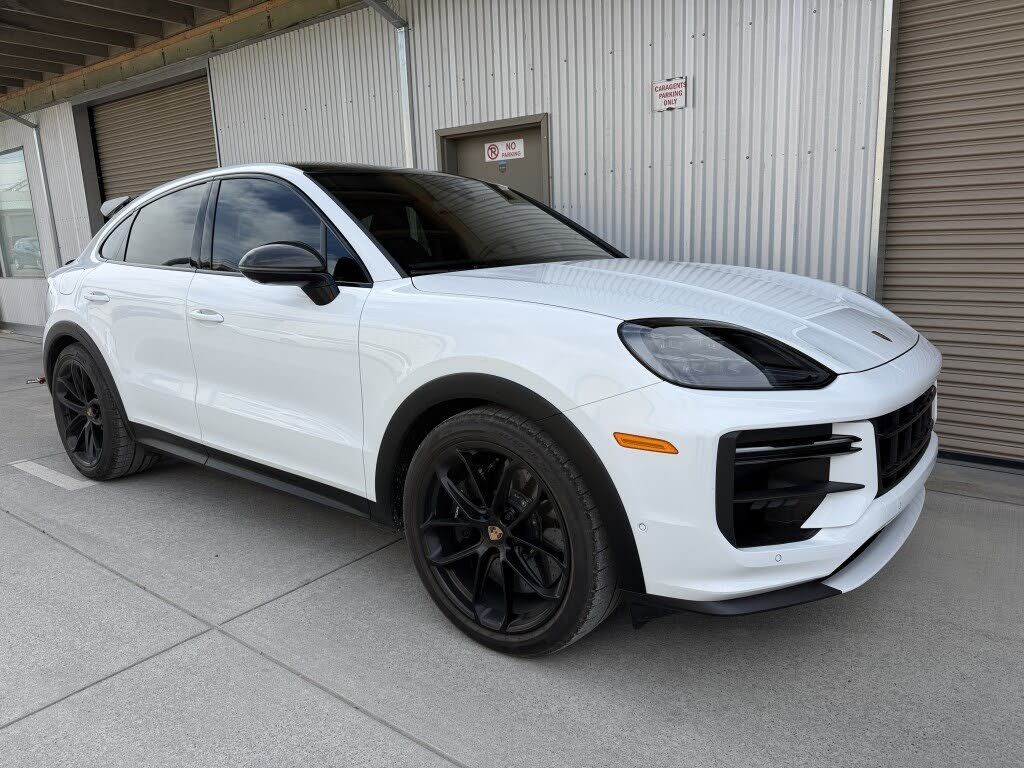 2025 PORSCHE Cayenne